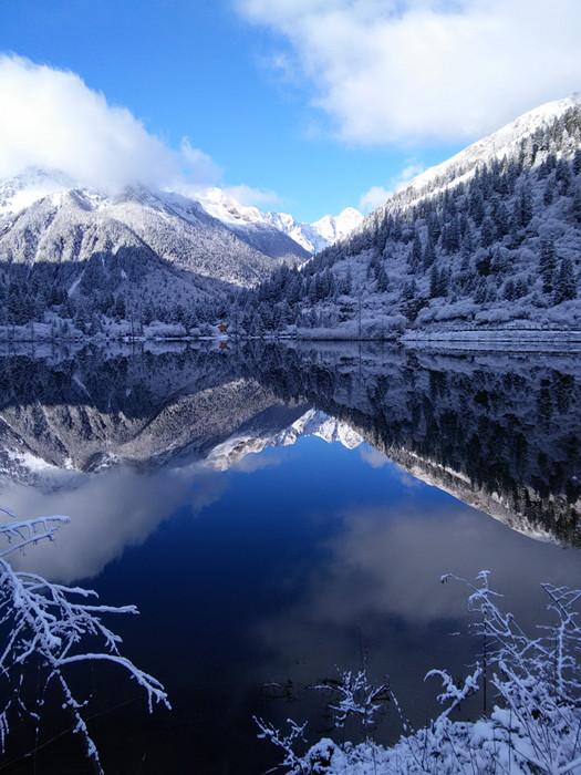 雪后达古冰川纯净唯美 宛如童话冰雪世界(组图)